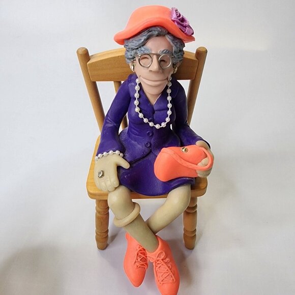 Diana Manning Limited Edition Shelf Sitter Old Church Lady Purple Dress Pearls - Picture 4 of 13